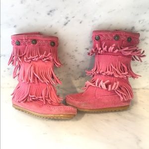 Minnetonka Girls’ 3-Layer Fringe Boots